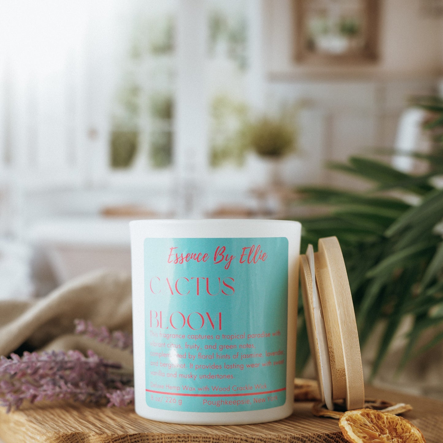 Vela con flor de cactus